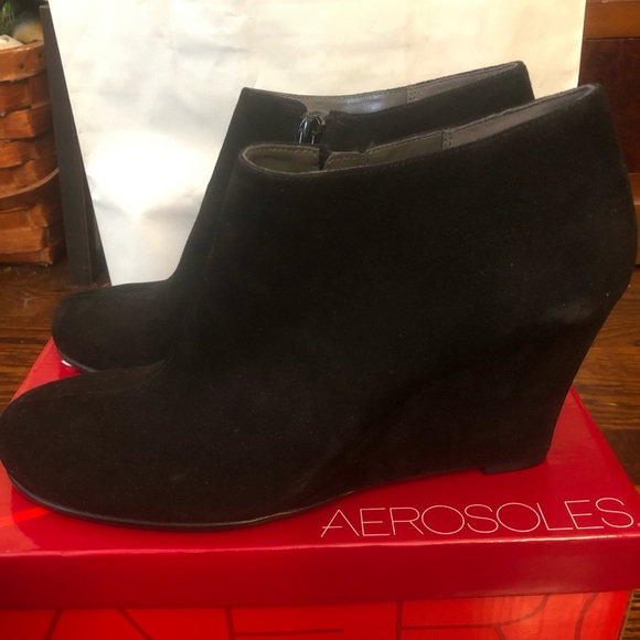 Aerosoles Black Suede “Plum Pie” ankle booties. Size 9.5. BNIB - Picture 4 of 5